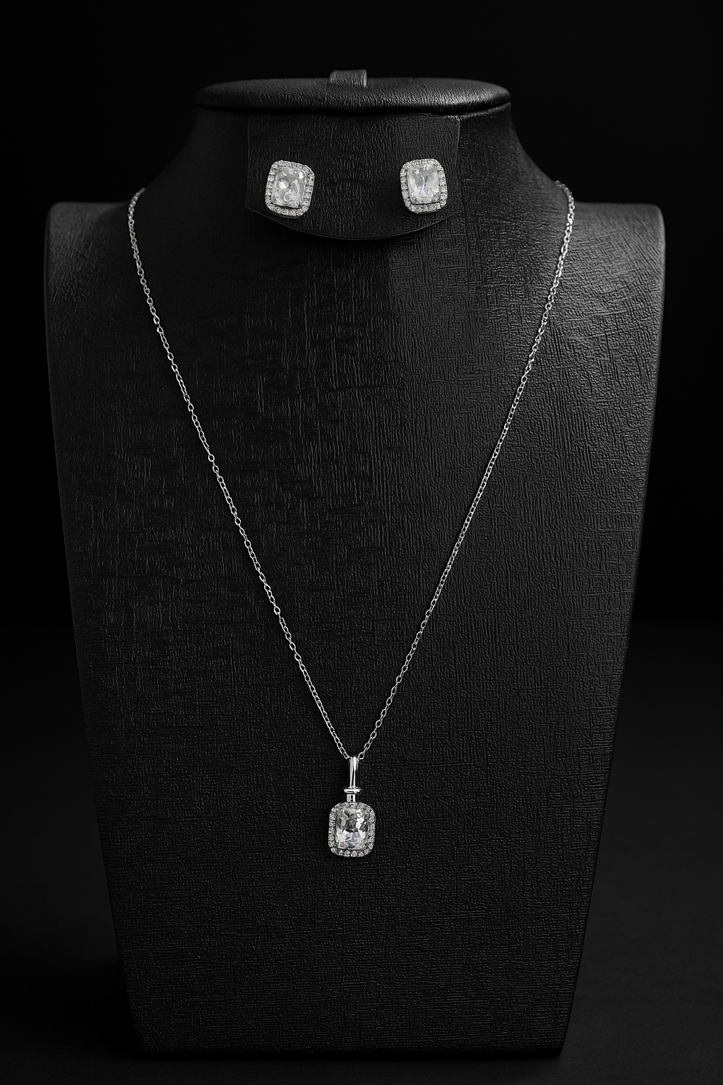 Brillance Éternelle : Ensemble Collier et Boucles acier inoxydable